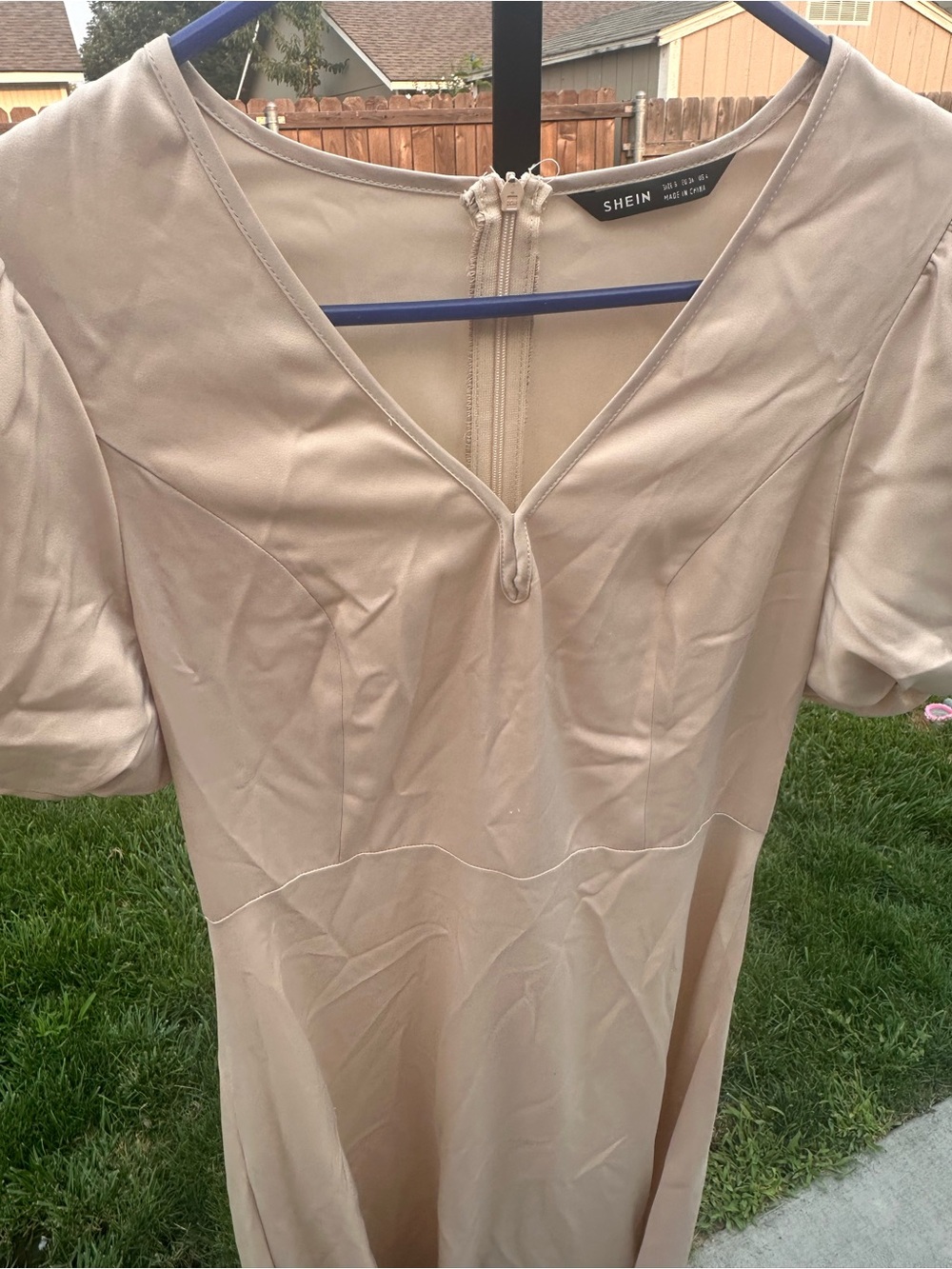 SHEIN small dress - Picture 2 of 4